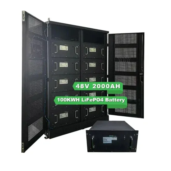 Czy zewnętrzna szafka akumulatorowa jest wyposażona w BESS 