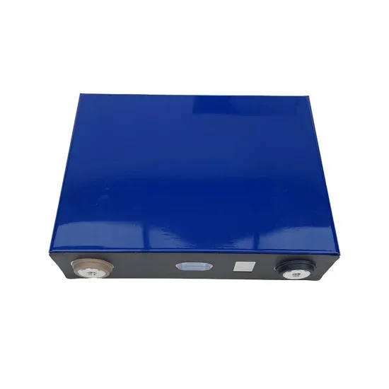 Proces budowy szafy stacji baterii litowo-słonecznych